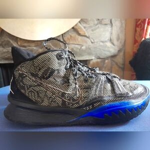 Nike Kyrie Seven Grind Sneakers